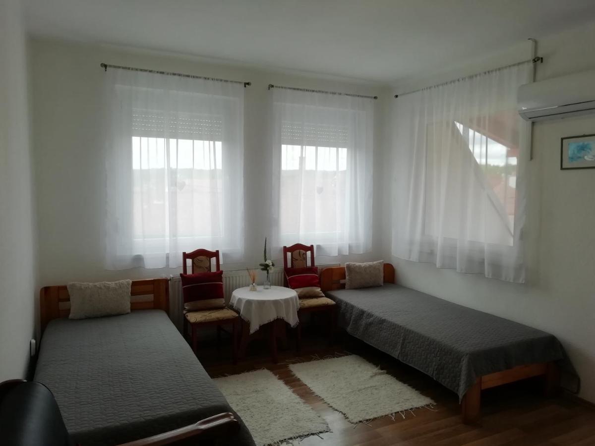 Appartement Vadasztanya Fogado à Egerszalók Extérieur photo