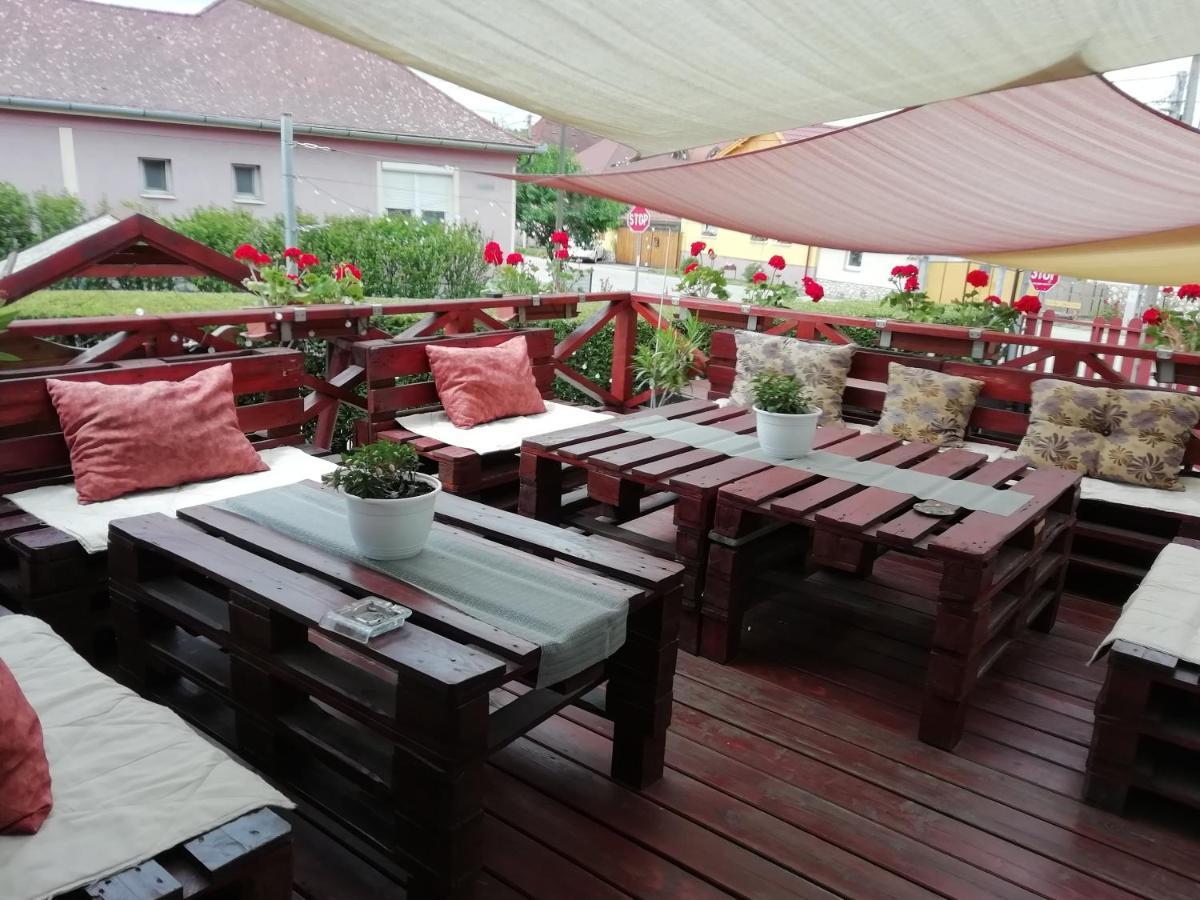 Appartement Vadasztanya Fogado à Egerszalók Extérieur photo