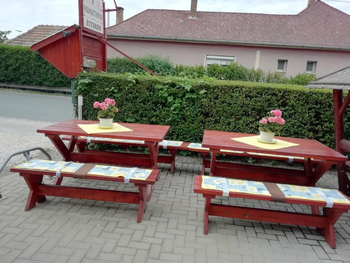 Appartement Vadasztanya Fogado à Egerszalók Extérieur photo