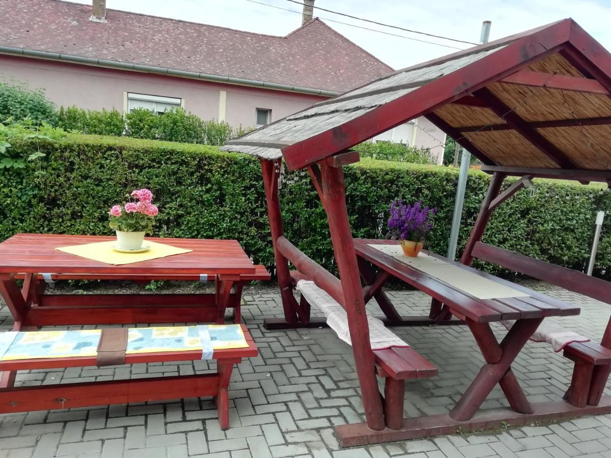 Appartement Vadasztanya Fogado à Egerszalók Extérieur photo